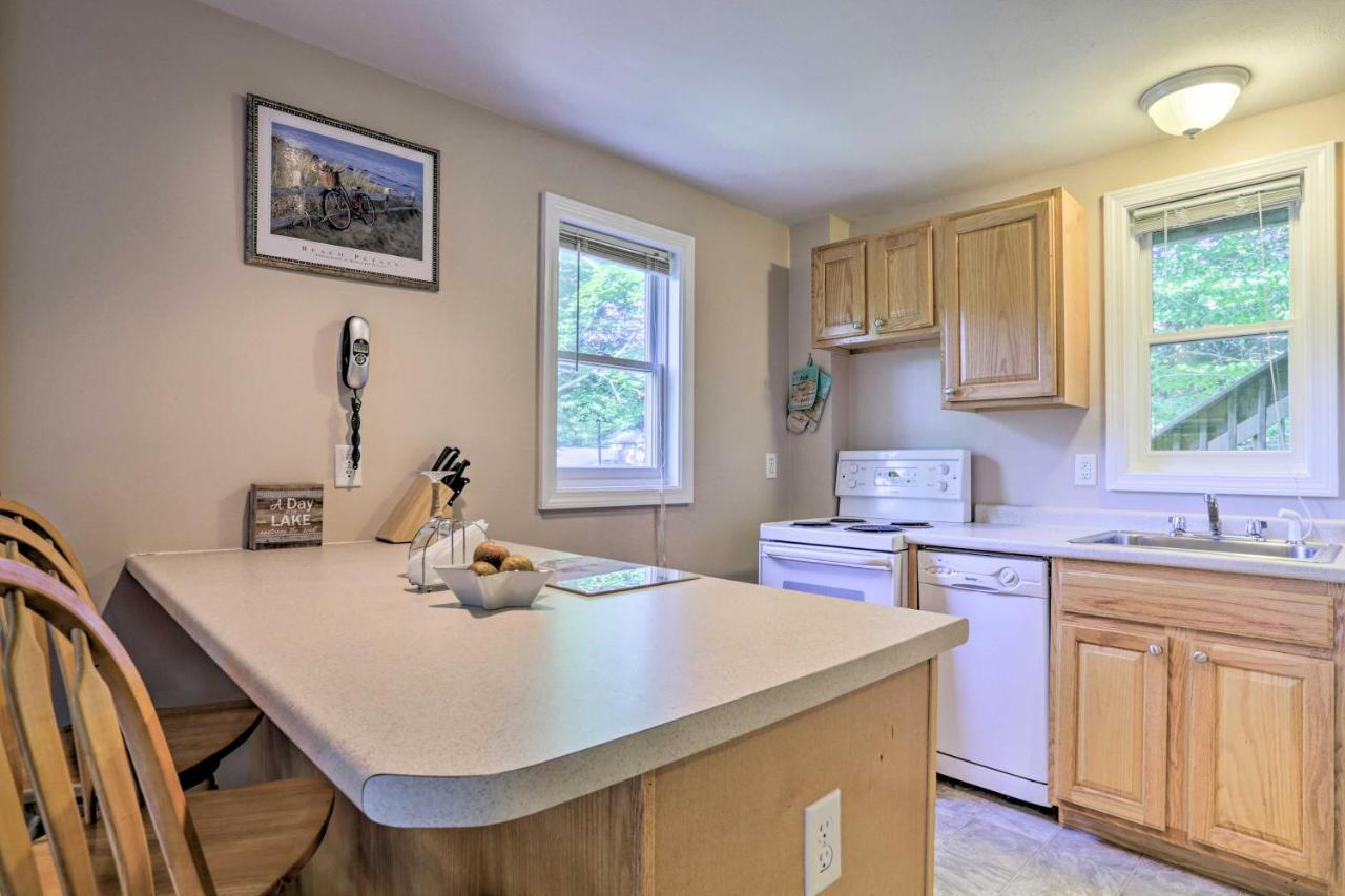 Lake Getaway Walk Across Street To Private Beach! Gilford Luaran gambar